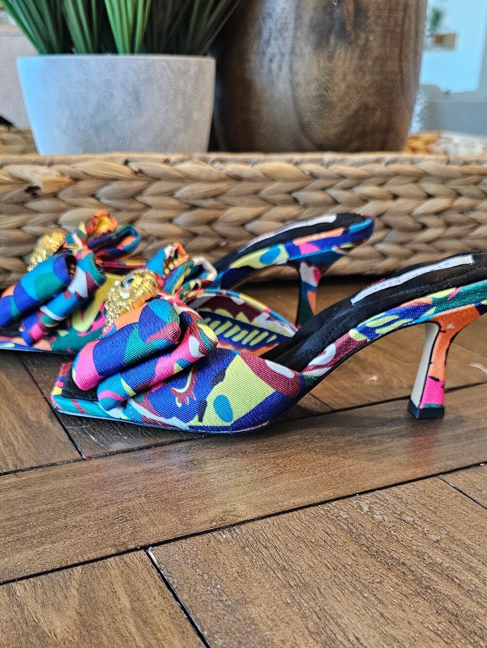 Gianni Bini Multicolor Bow Slide Sandals w/Gold Eye Accent Women's Sz 7.5 - Picture 4 of 9